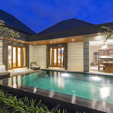 The Banyumas Suite Villa Legian Extérieur photo