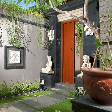 The Banyumas Suite Villa Legian Extérieur photo