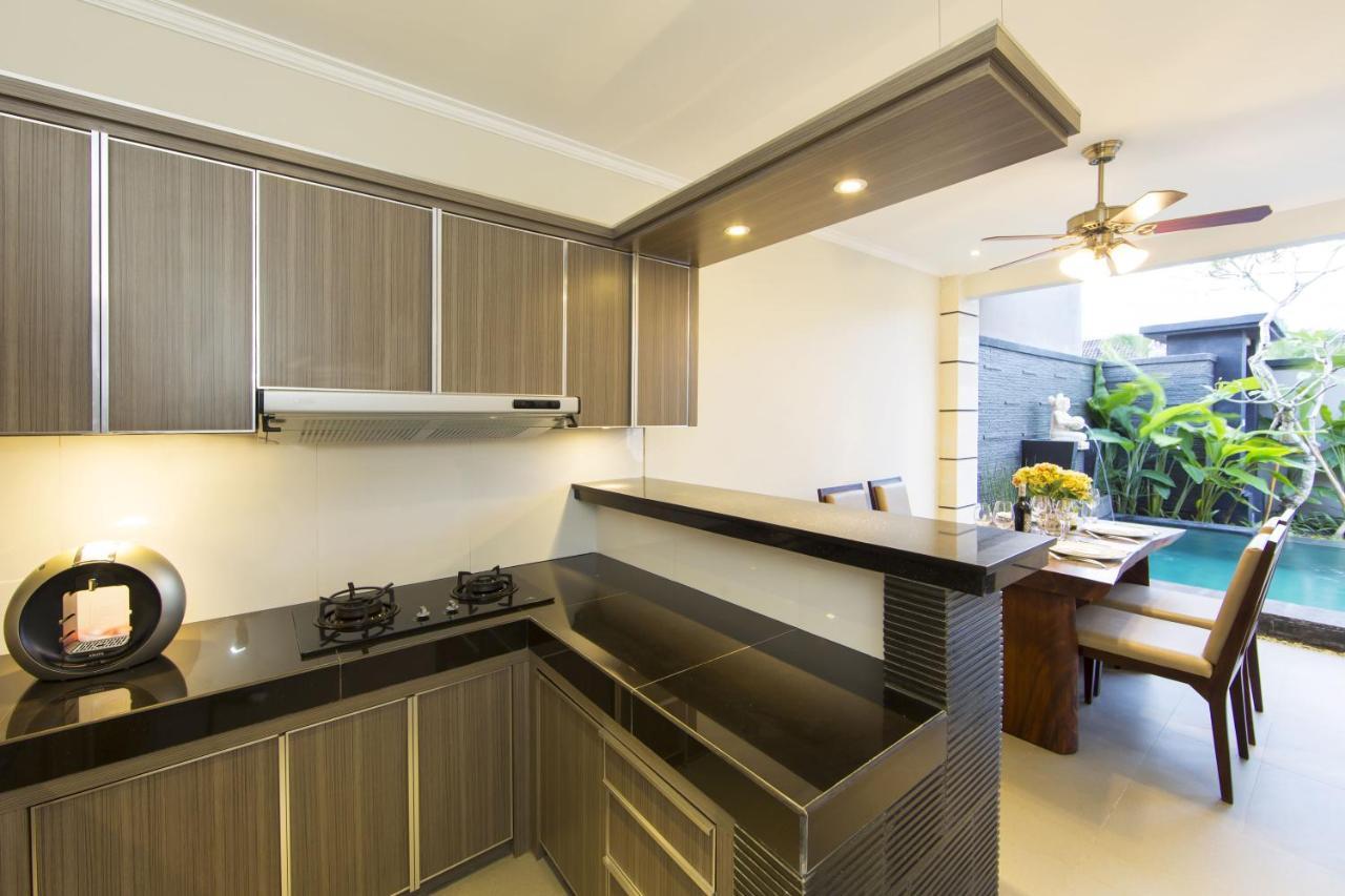 The Banyumas Suite Villa Legian Extérieur photo