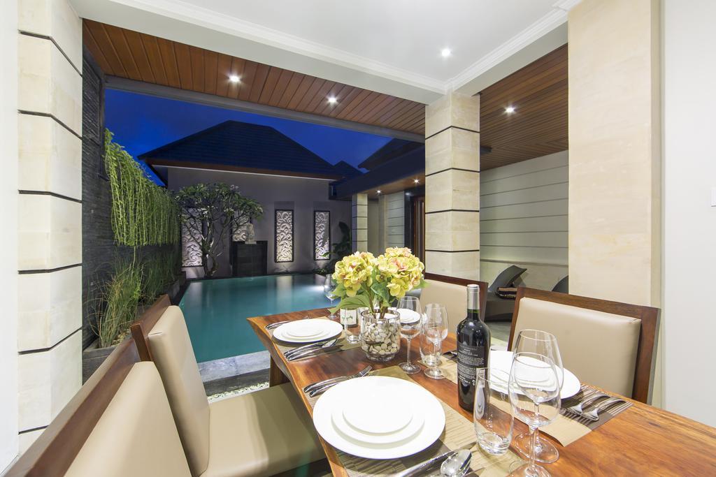 The Banyumas Suite Villa Legian Chambre photo