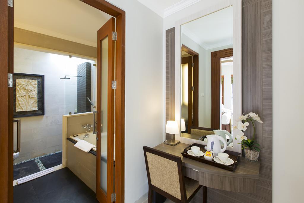 The Banyumas Suite Villa Legian Chambre photo
