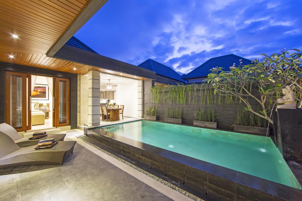The Banyumas Suite Villa Legian Chambre photo