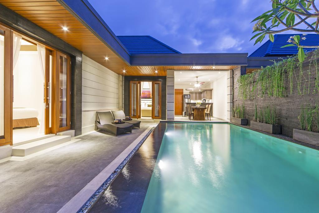 The Banyumas Suite Villa Legian Chambre photo