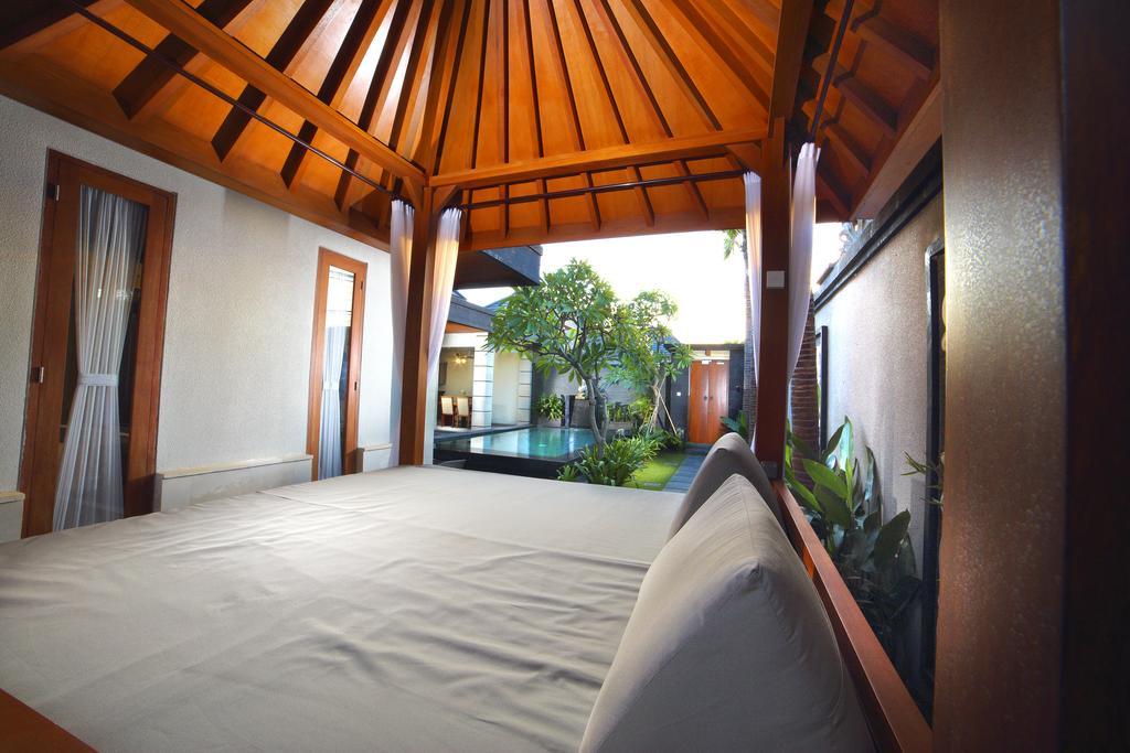 The Banyumas Suite Villa Legian Extérieur photo