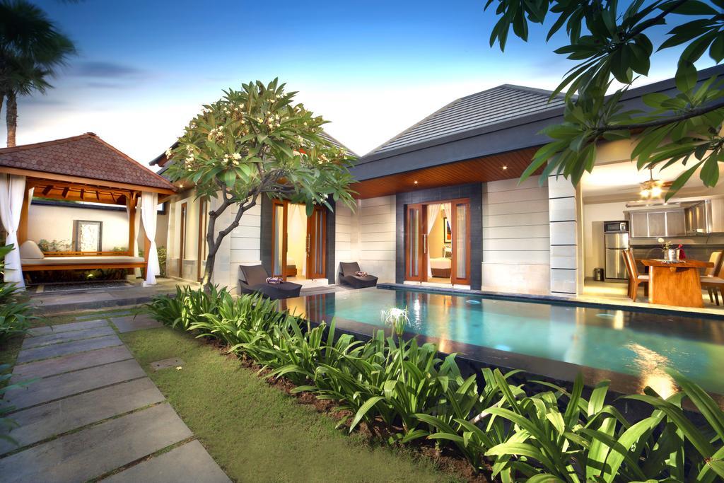 The Banyumas Suite Villa Legian Extérieur photo
