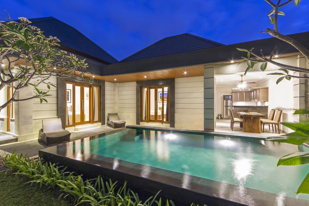 The Banyumas Suite Villa Legian Extérieur photo