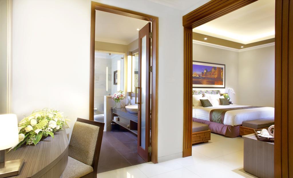 The Banyumas Suite Villa Legian Extérieur photo