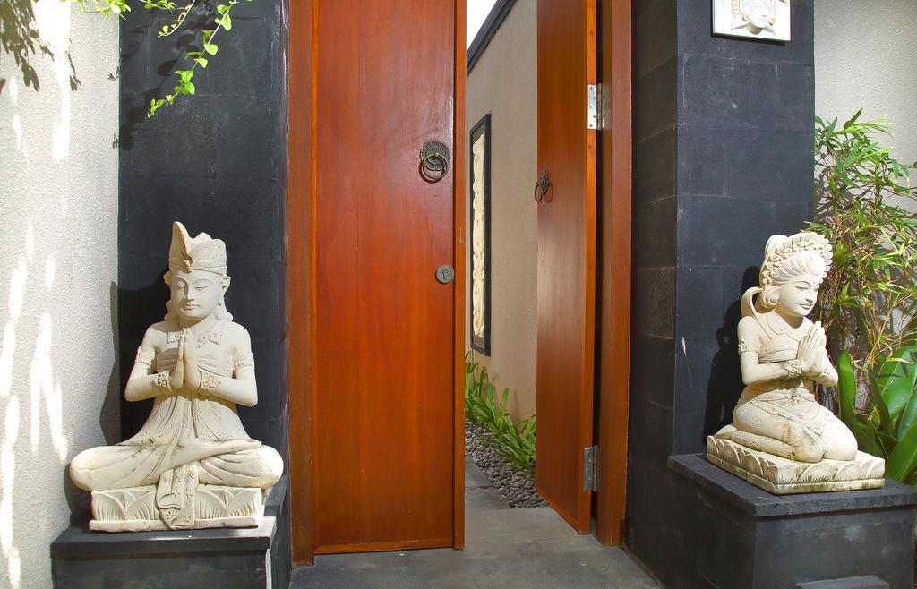 The Banyumas Suite Villa Legian Extérieur photo