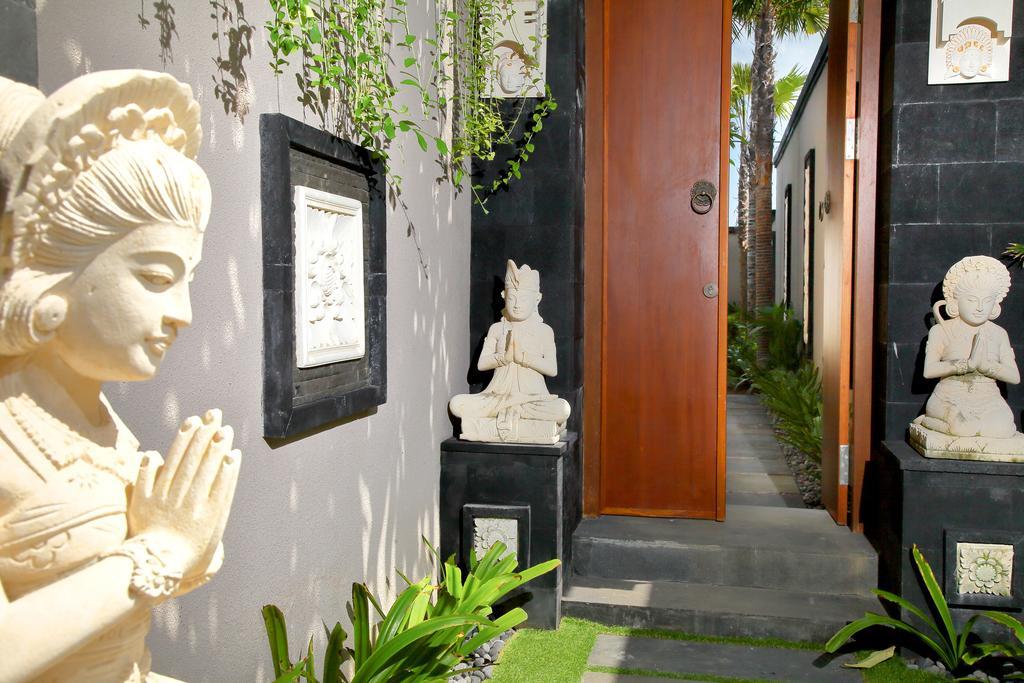 The Banyumas Suite Villa Legian Extérieur photo