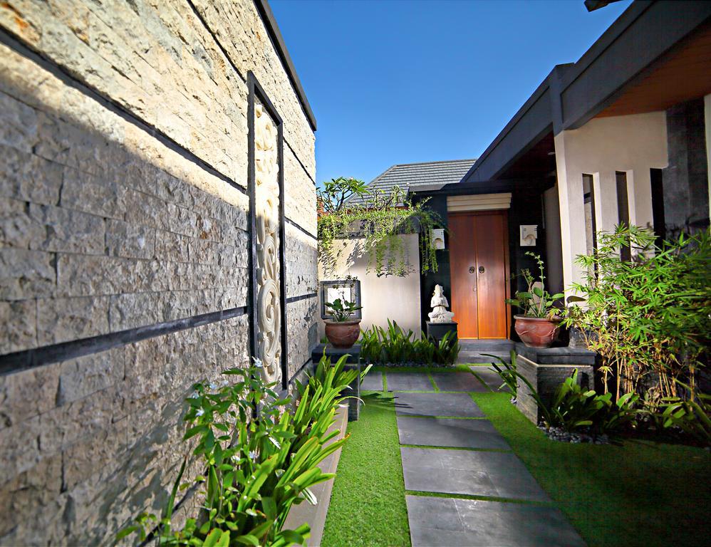 The Banyumas Suite Villa Legian Extérieur photo